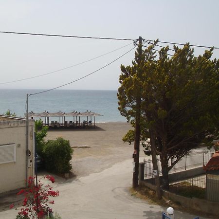 Aparthotel To Kyma Amarynthos Esterno foto